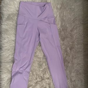 Purple leggings with pockets.